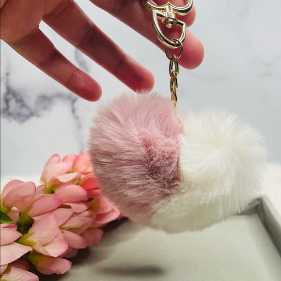 PomPom - Picture 3 of 3